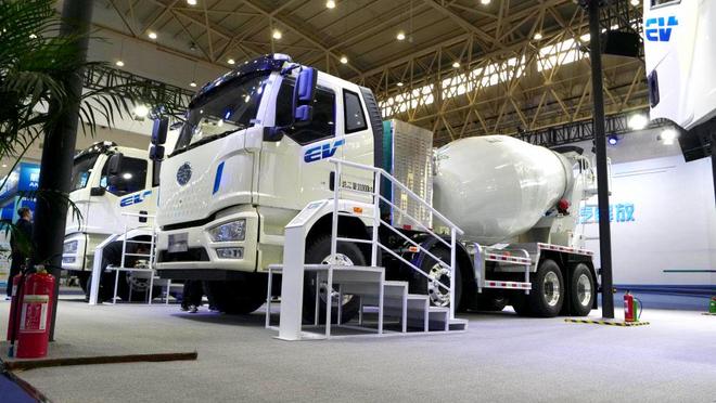 解放J6L家族纯电产品亮相武汉车展凯发k8网站登录更契合场景需求(图3)